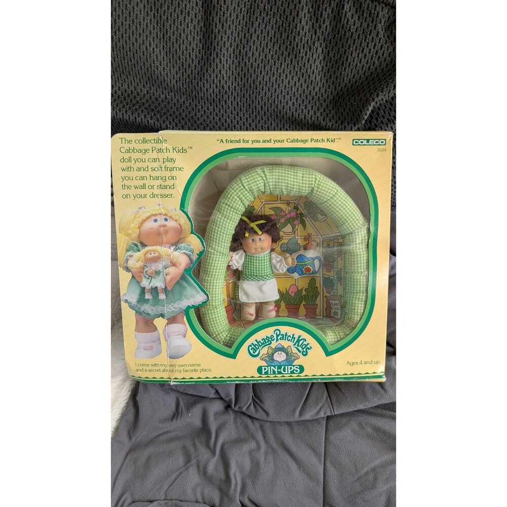 Vintage Cabbage Patch Kids Pin-Ups 1983 Coleco Minni Chrissie Garden Greenhouse
